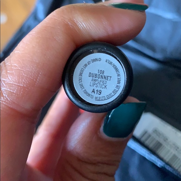 🆕 MAC Cosmetics Amplified Creme Lipstick in Dubonnet - Picture 4 of 4